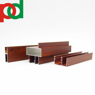 โปรไฟล์อะลูมิเนียมสำหรับประตูหน้าต่าง พร้อมผิวสัมผัสลายไม้สีดำด้าน มีหลายขนาดและดีไซน์ ผลิตด้วยเทคโนโลยีการอัดขึ้นรูป